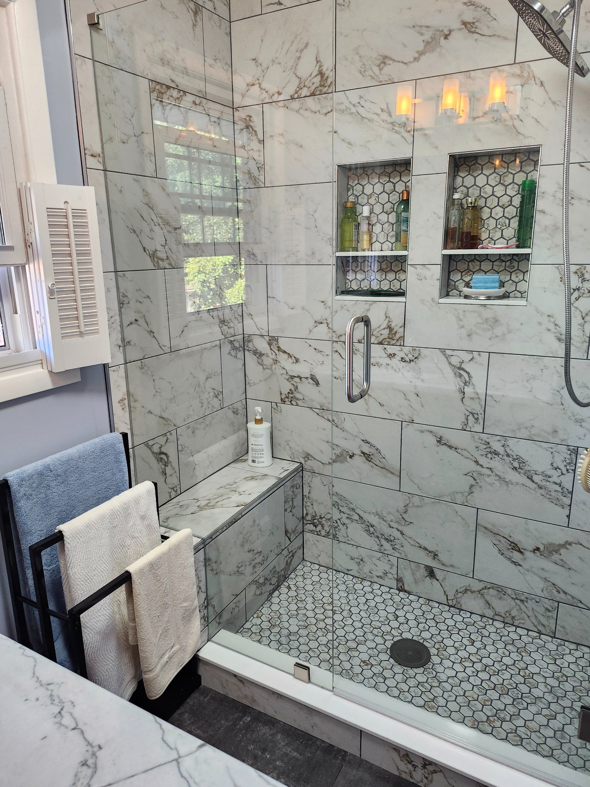 Marble tile shower and tub surround